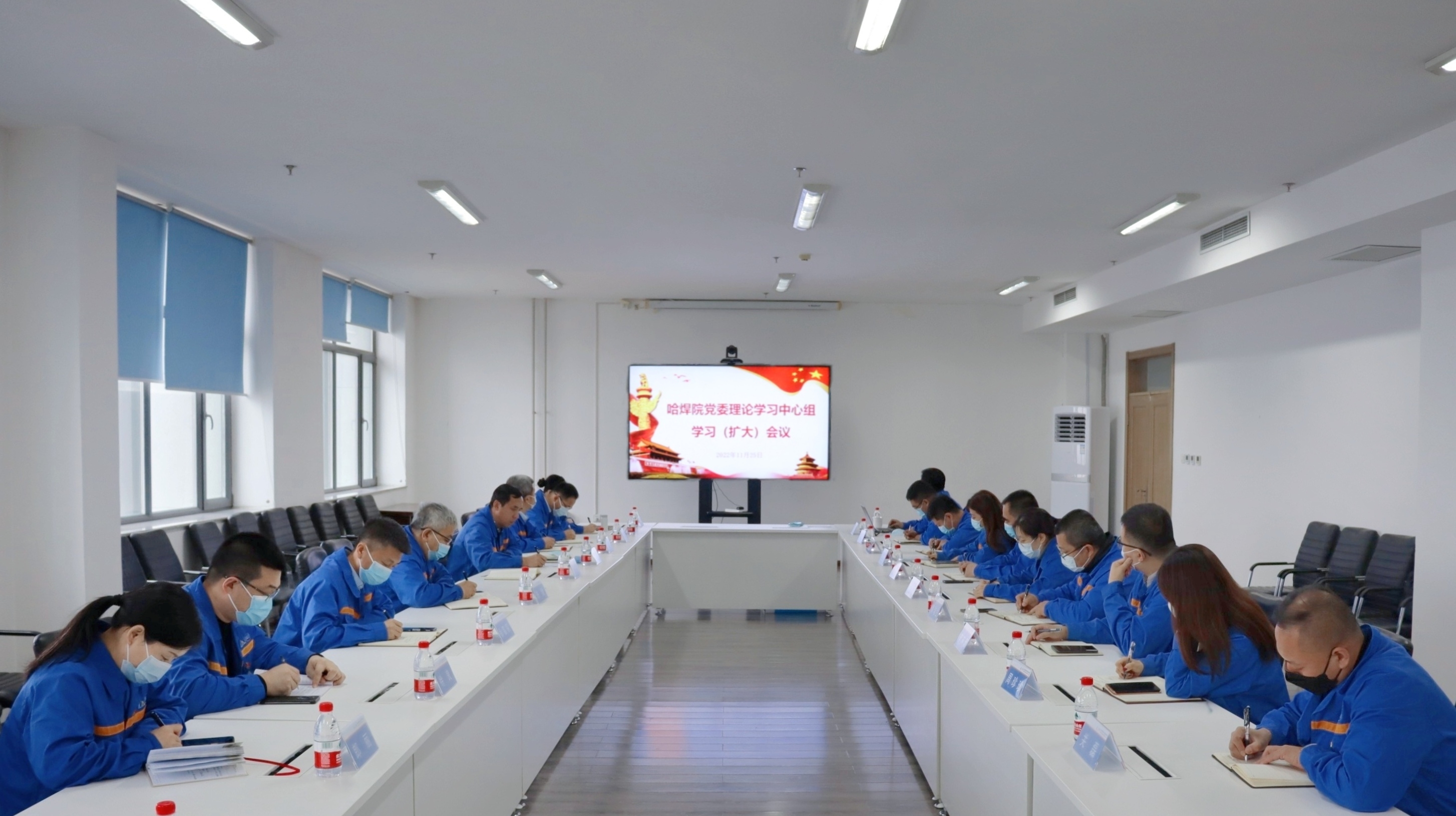 11.25中心組會議圖.jpg 11.25中心組會議圖.jpg